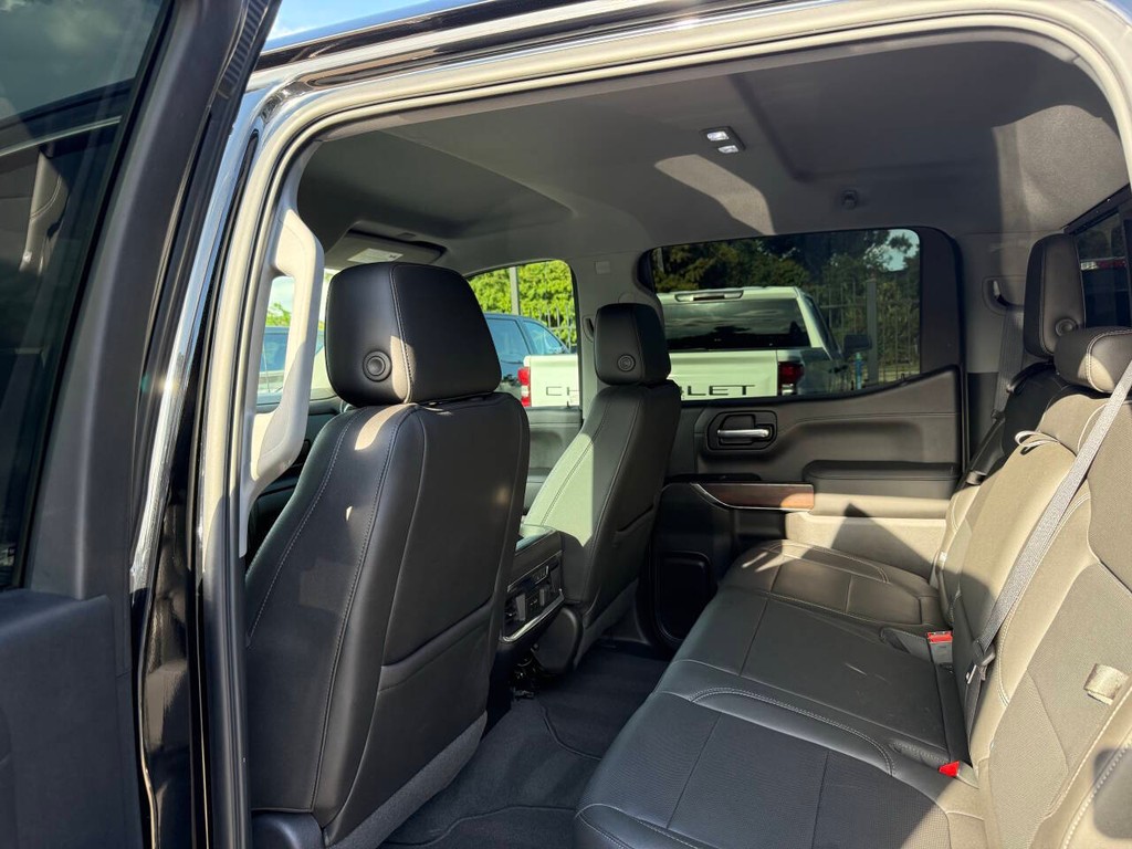 GMC Sierra 1500 Vehicle Full-screen Gallery Image 12