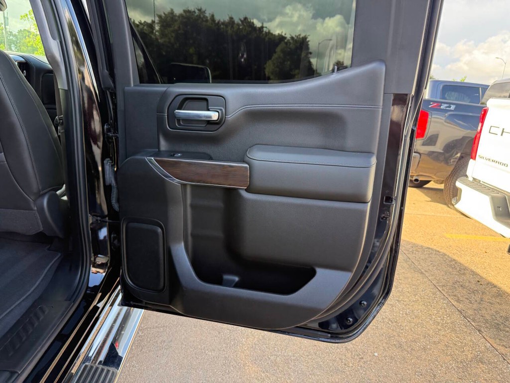 GMC Sierra 1500 Vehicle Full-screen Gallery Image 16