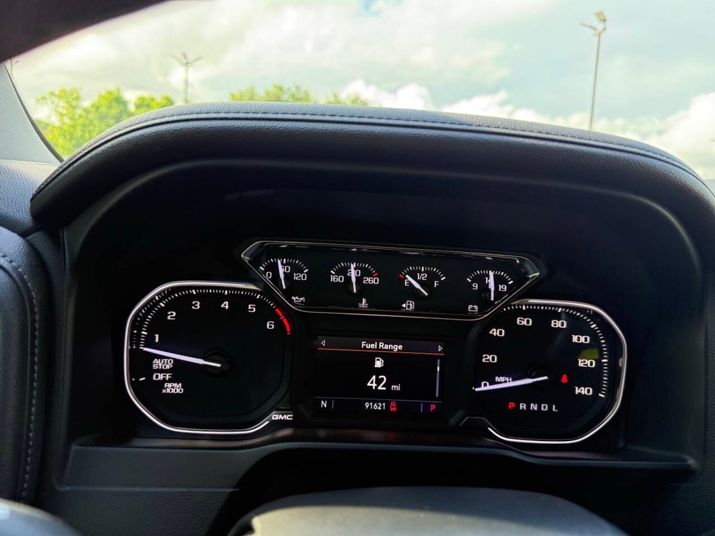 GMC Sierra 1500 Vehicle Full-screen Gallery Image 32