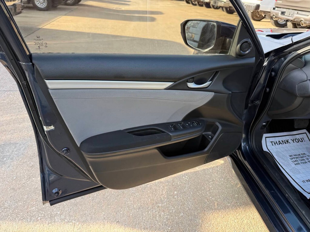 Honda Civic Sedan Vehicle Full-screen Gallery Image 06