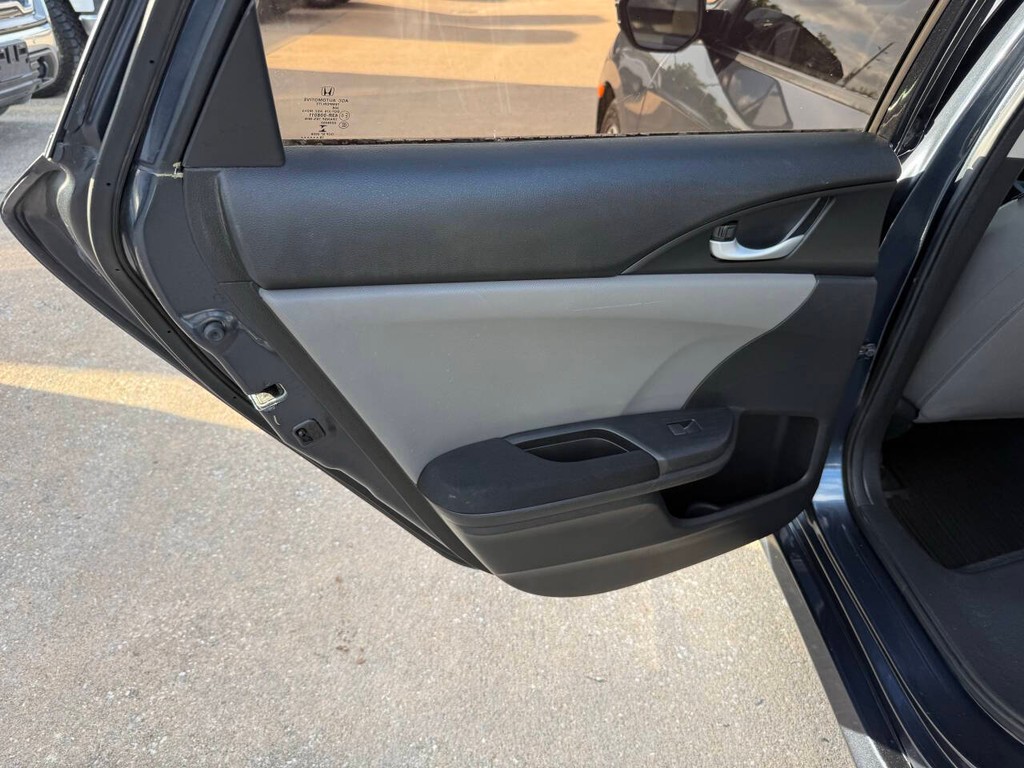 Honda Civic Sedan Vehicle Full-screen Gallery Image 12