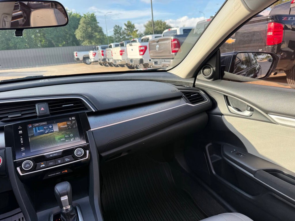 Honda Civic Sedan Vehicle Full-screen Gallery Image 18