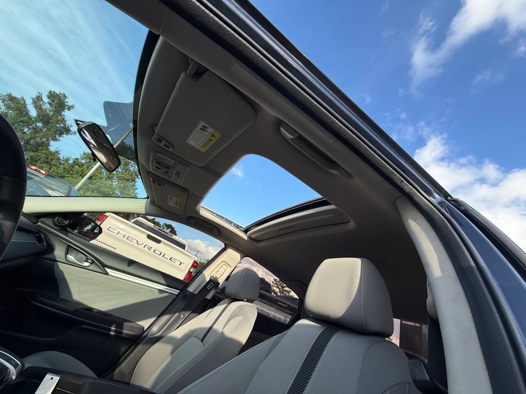 Honda Civic Sedan Vehicle Full-screen Gallery Image 28