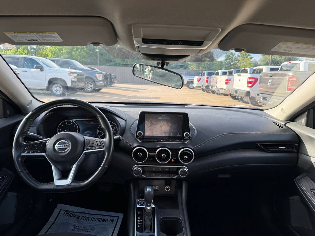 Nissan Sentra Vehicle Full-screen Gallery Image 17