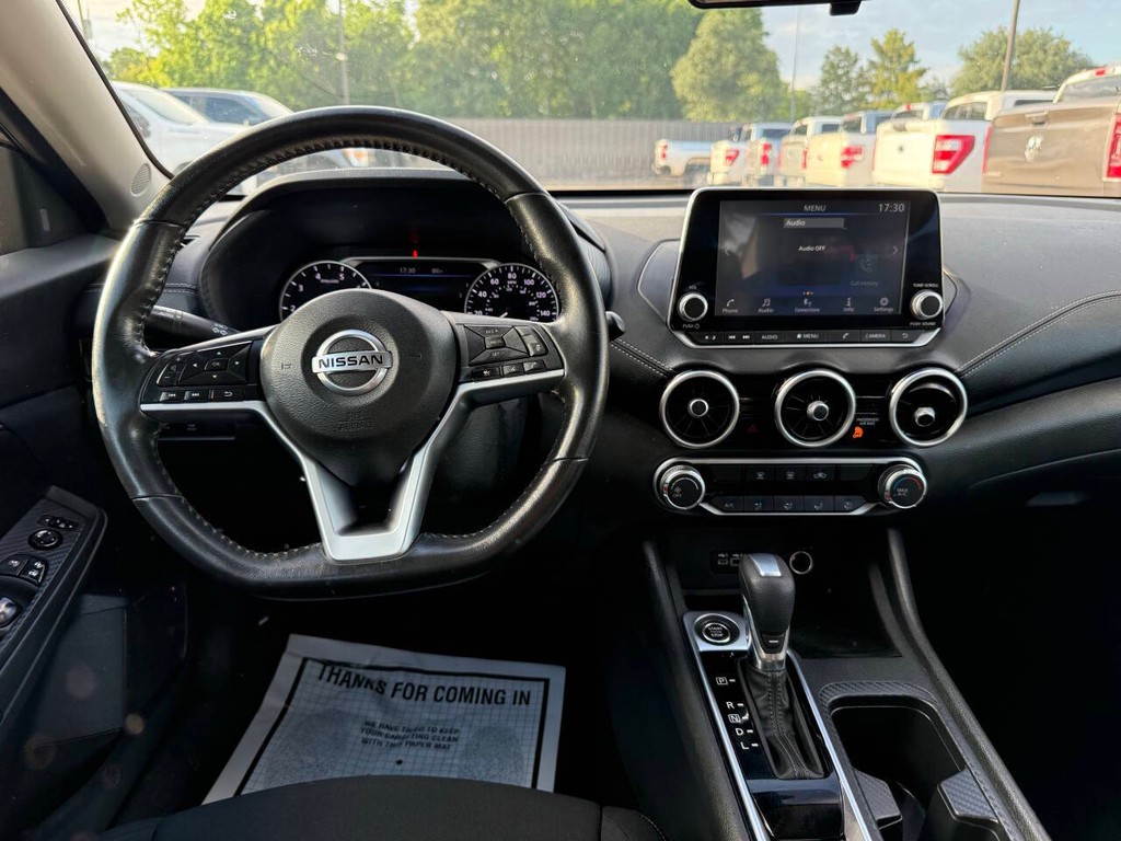 Nissan Sentra Vehicle Full-screen Gallery Image 21
