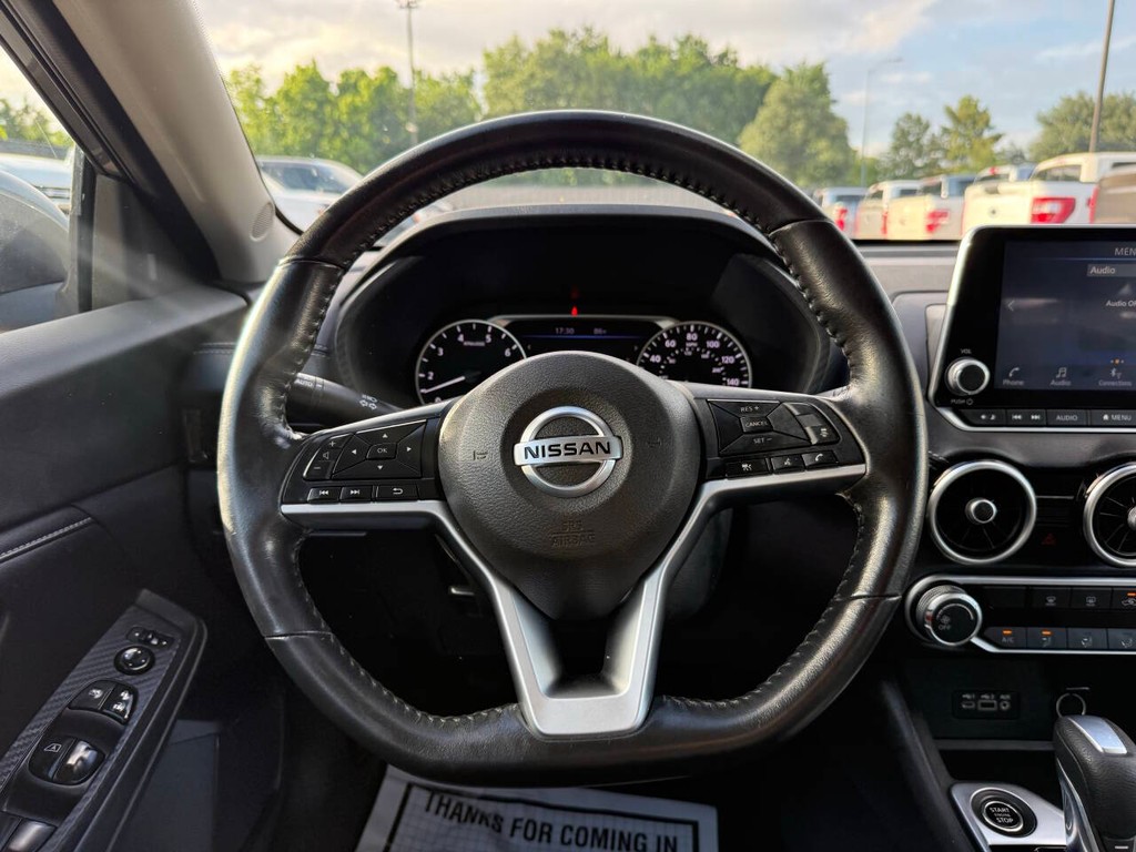 Nissan Sentra Vehicle Full-screen Gallery Image 22