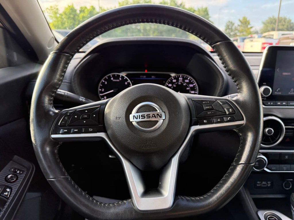 Nissan Sentra Vehicle Full-screen Gallery Image 23