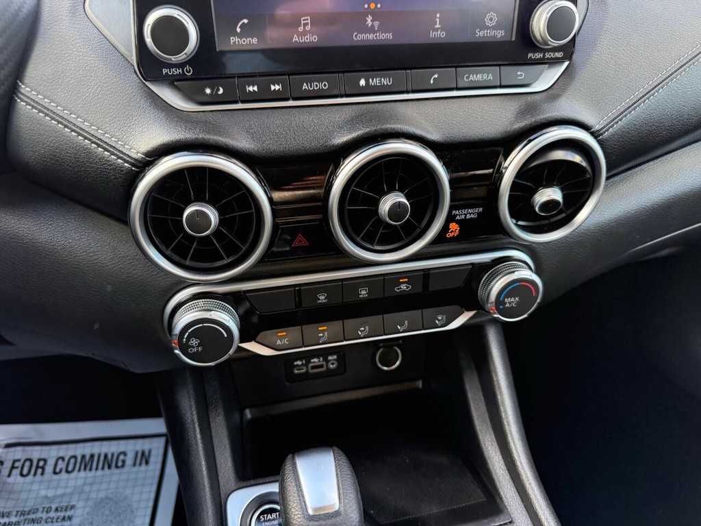 Nissan Sentra Vehicle Full-screen Gallery Image 27