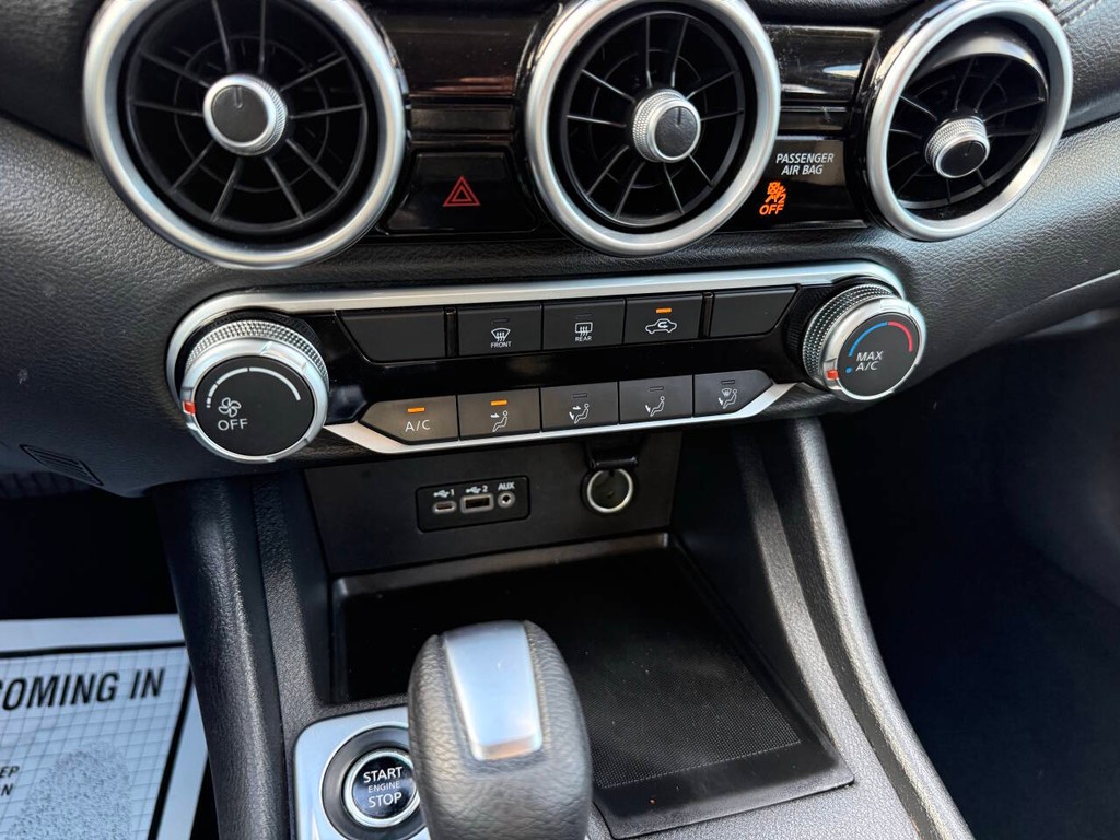 Nissan Sentra Vehicle Full-screen Gallery Image 28