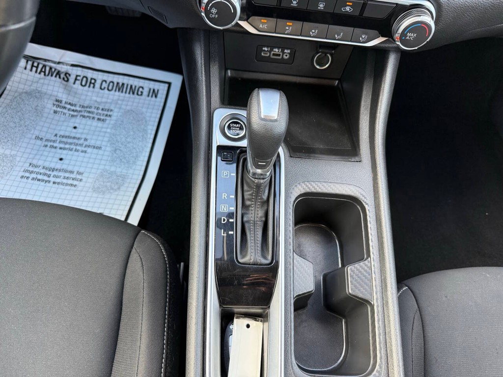 Nissan Sentra Vehicle Full-screen Gallery Image 29
