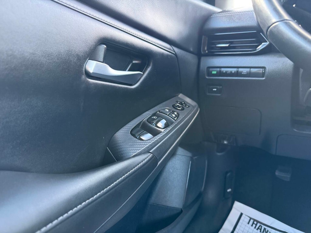 Nissan Sentra Vehicle Full-screen Gallery Image 30