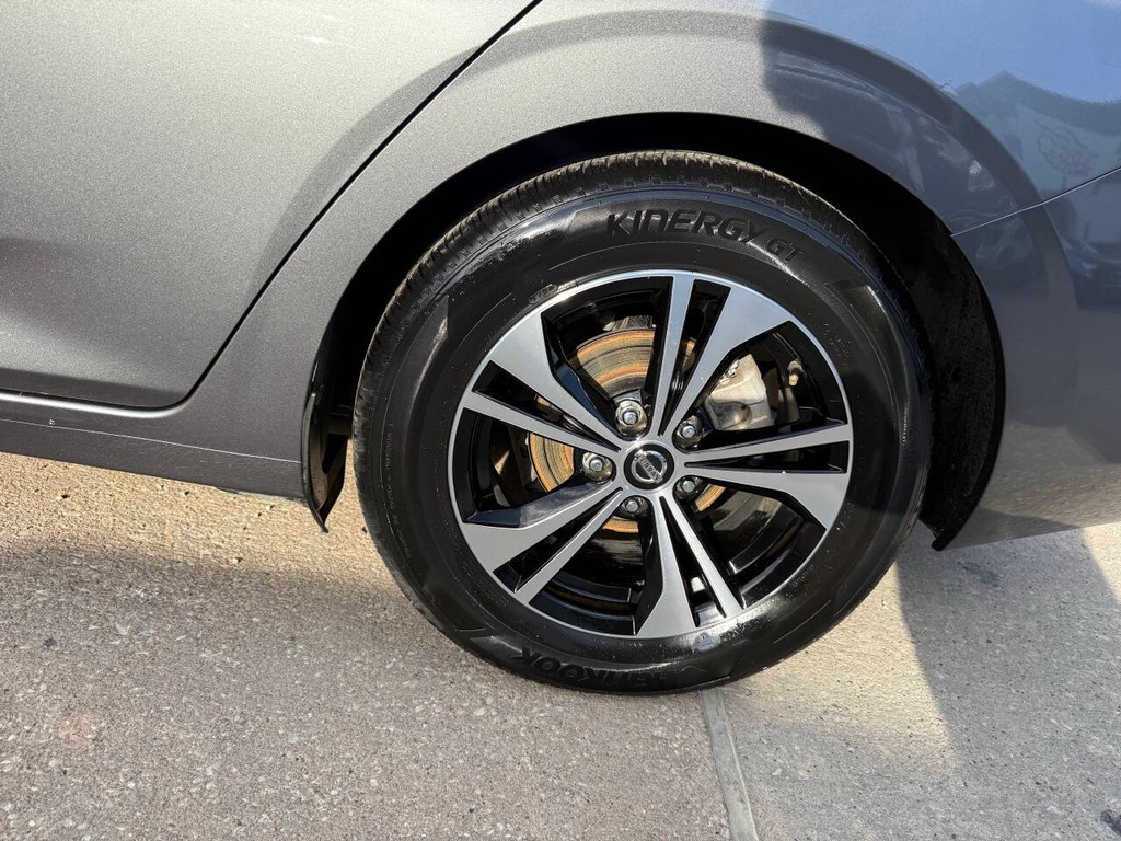 Nissan Sentra Vehicle Full-screen Gallery Image 35