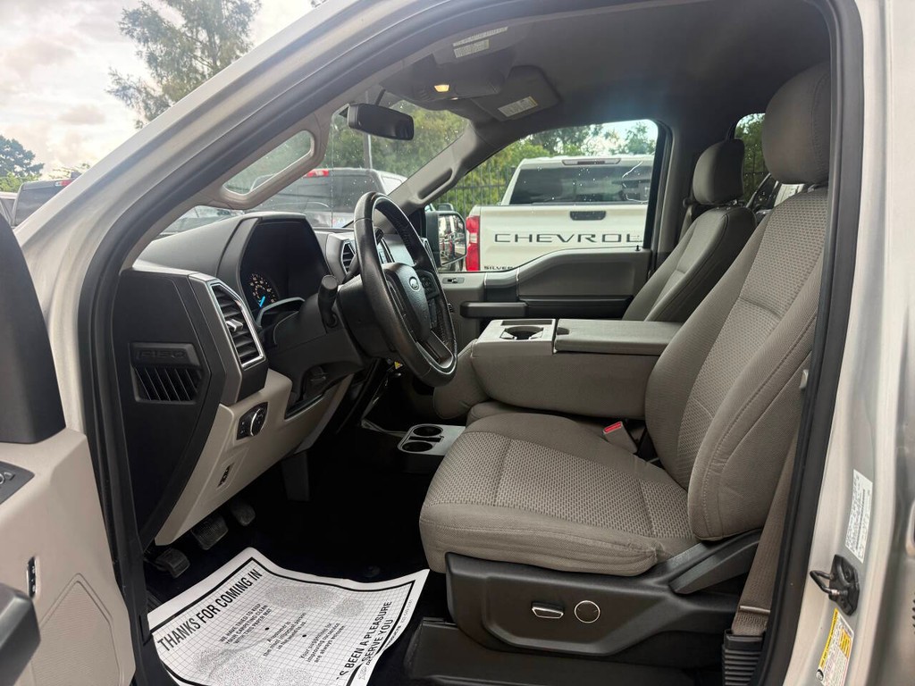 Ford F-150 Vehicle Full-screen Gallery Image 07