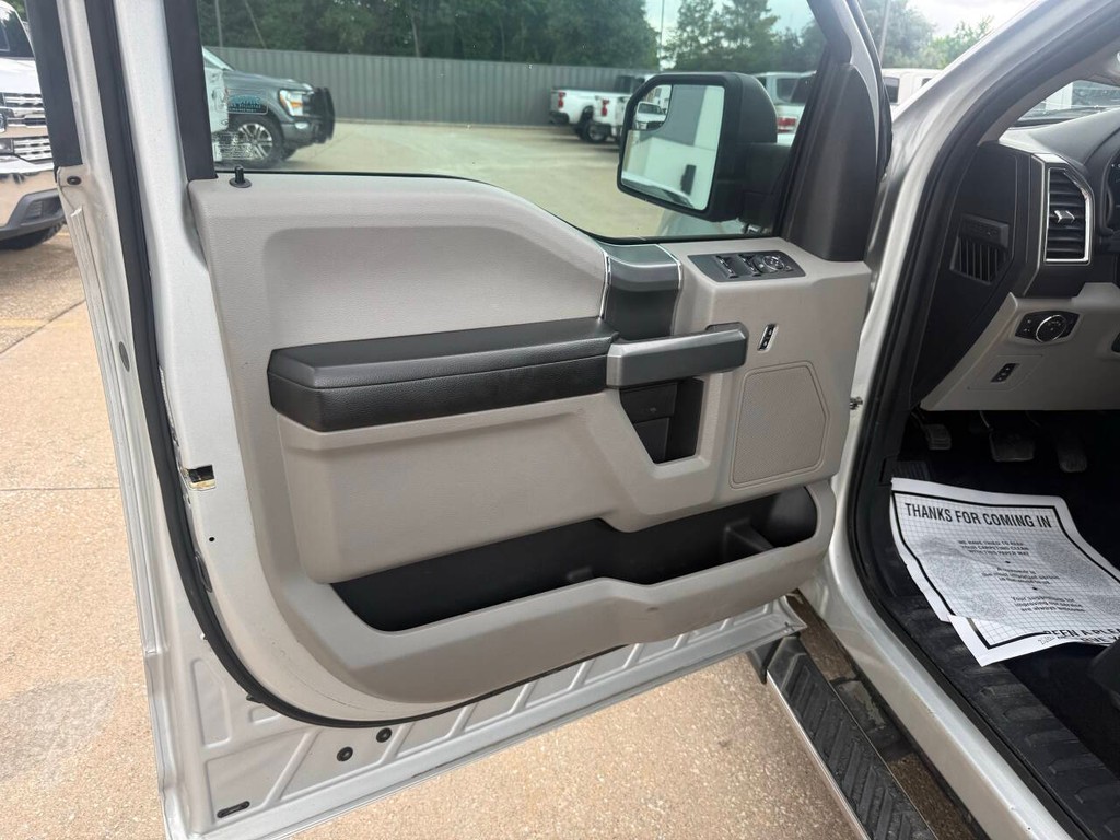 Ford F-150 Vehicle Full-screen Gallery Image 08