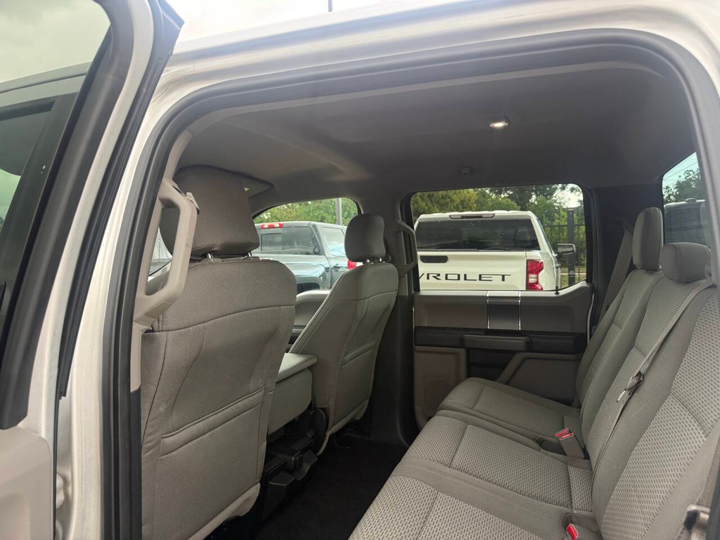 Ford F-150 Vehicle Full-screen Gallery Image 12