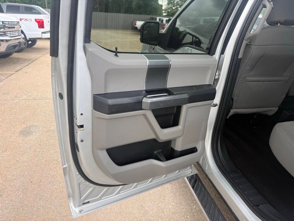 Ford F-150 Vehicle Full-screen Gallery Image 14