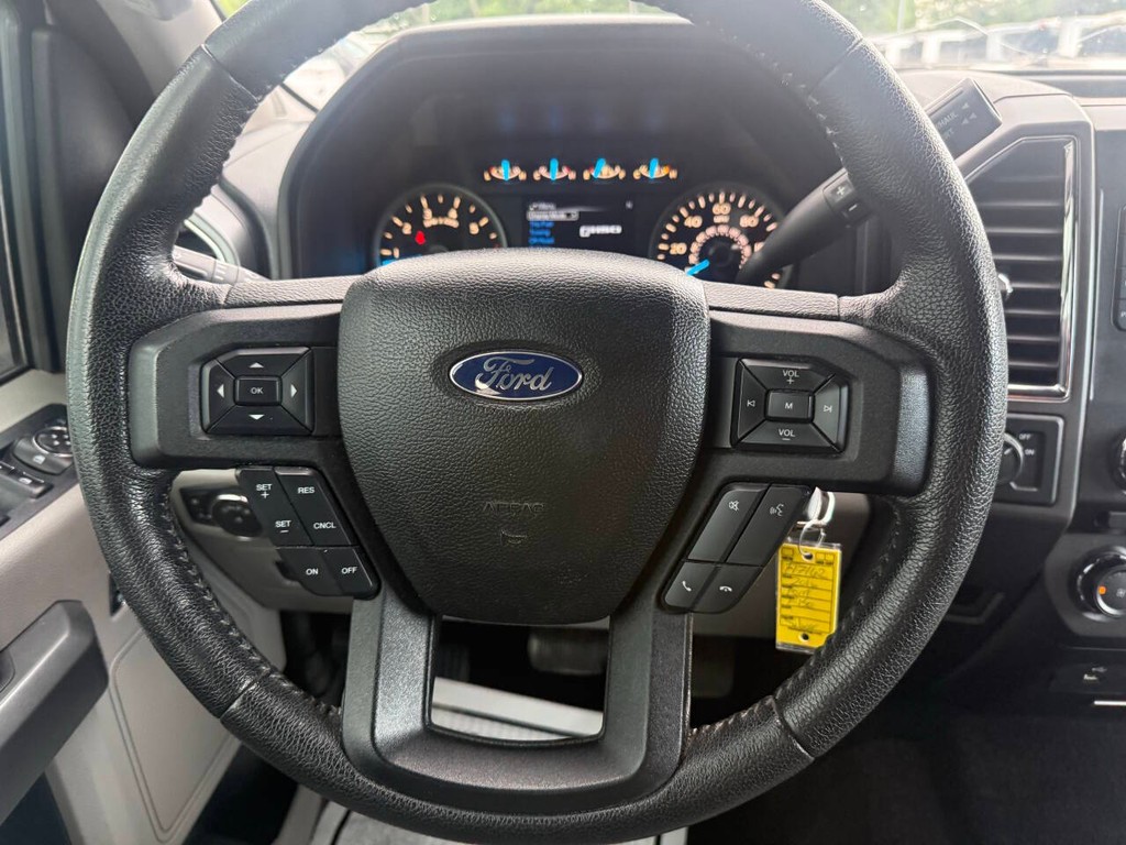 Ford F-150 Vehicle Full-screen Gallery Image 23