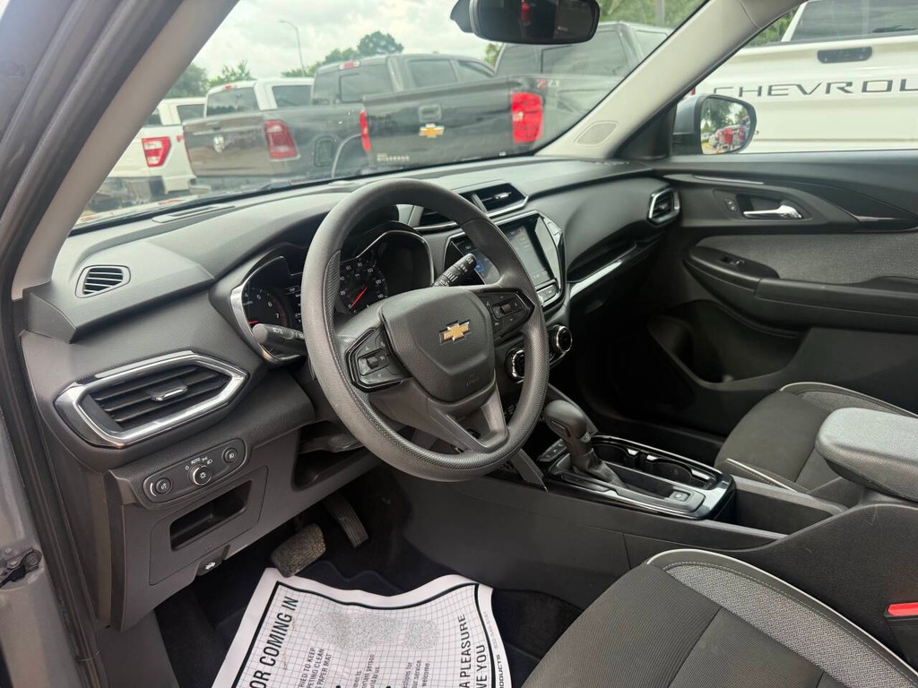 Chevrolet Trailblazer Vehicle Full-screen Gallery Image 06
