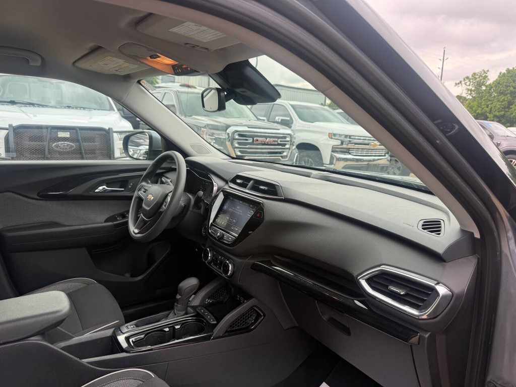 Chevrolet Trailblazer Vehicle Full-screen Gallery Image 09