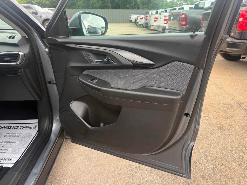 Chevrolet Trailblazer Vehicle Full-screen Gallery Image 11