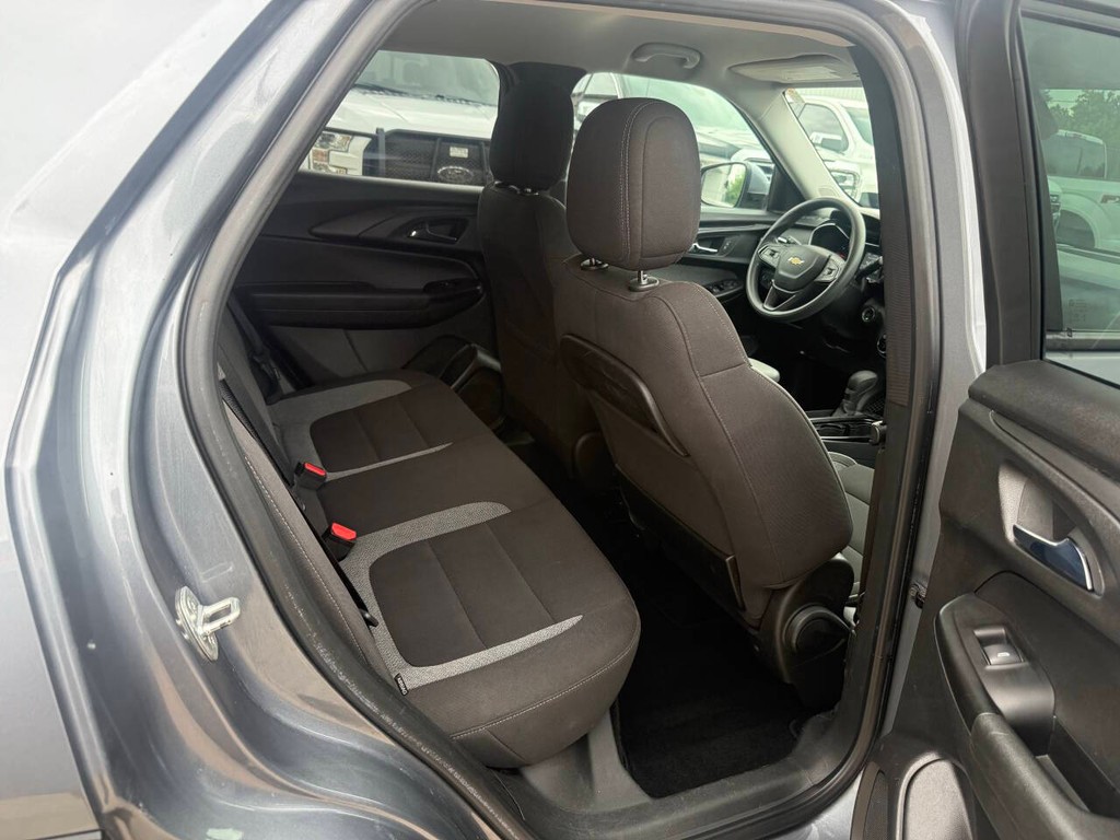 Chevrolet Trailblazer Vehicle Full-screen Gallery Image 15