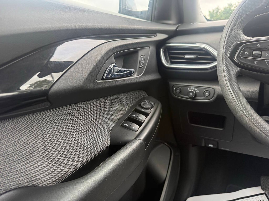 Chevrolet Trailblazer Vehicle Full-screen Gallery Image 31