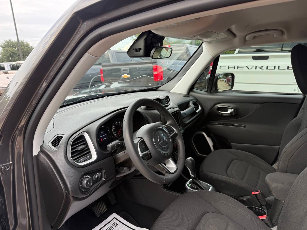 Jeep Renegade Vehicle Full-screen Gallery Image 06
