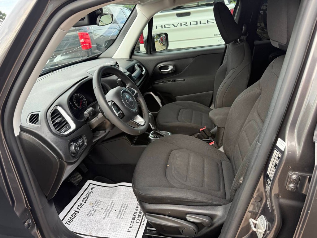 Jeep Renegade Vehicle Full-screen Gallery Image 07