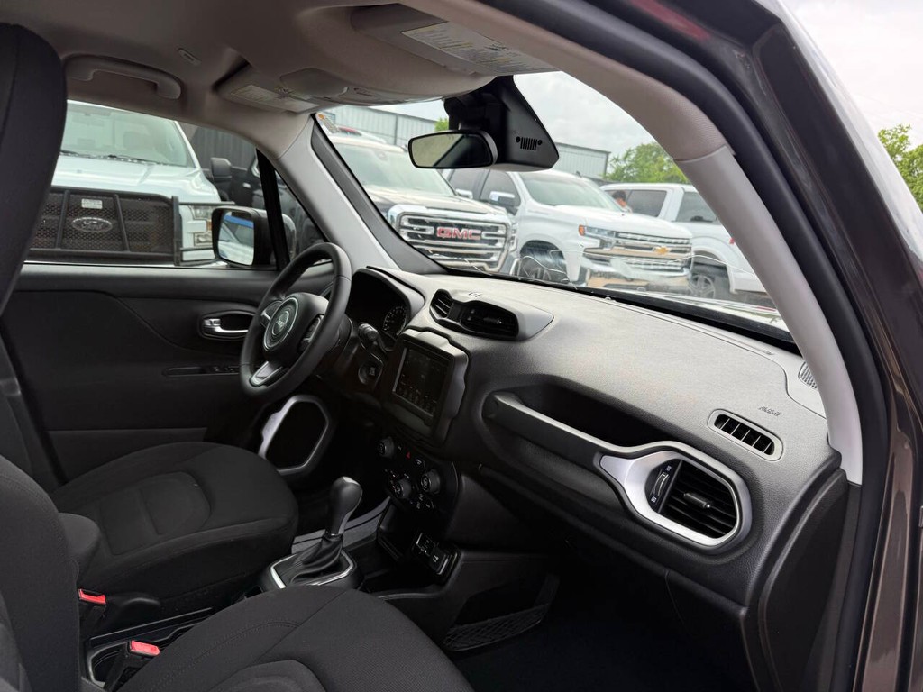 Jeep Renegade Vehicle Full-screen Gallery Image 09