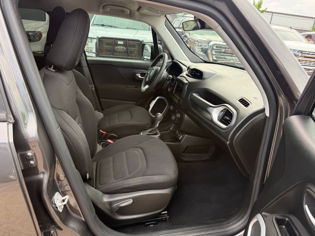 Jeep Renegade Vehicle Full-screen Gallery Image 10
