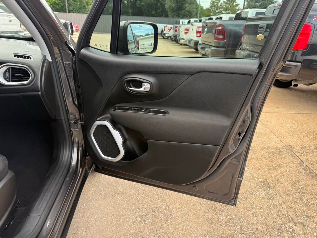 Jeep Renegade Vehicle Full-screen Gallery Image 11