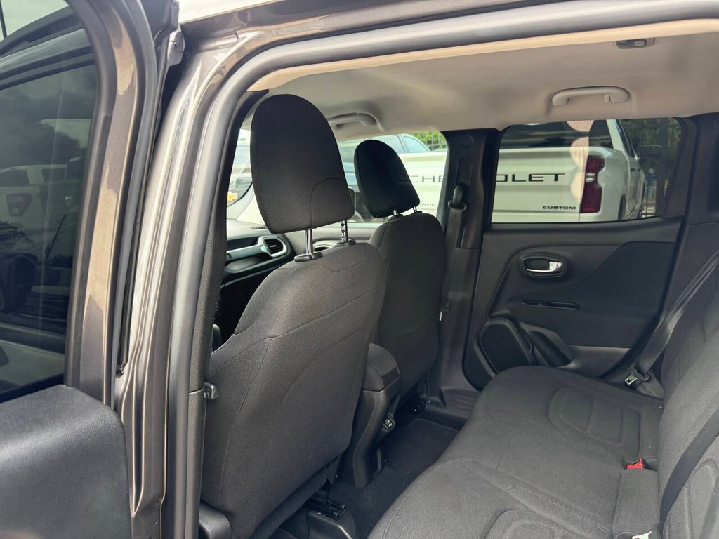 Jeep Renegade Vehicle Full-screen Gallery Image 12