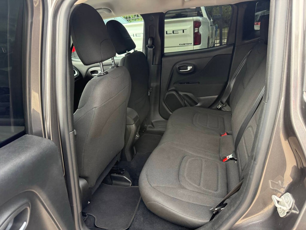 Jeep Renegade Vehicle Full-screen Gallery Image 13