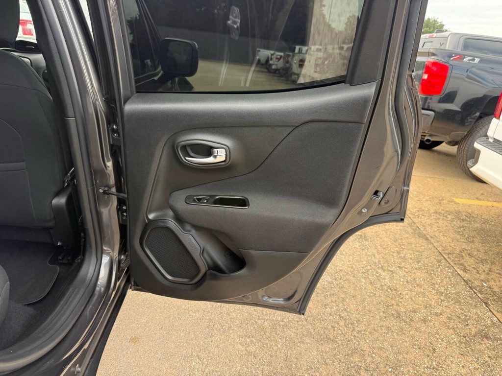 Jeep Renegade Vehicle Full-screen Gallery Image 16