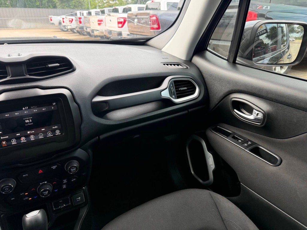Jeep Renegade Vehicle Full-screen Gallery Image 20