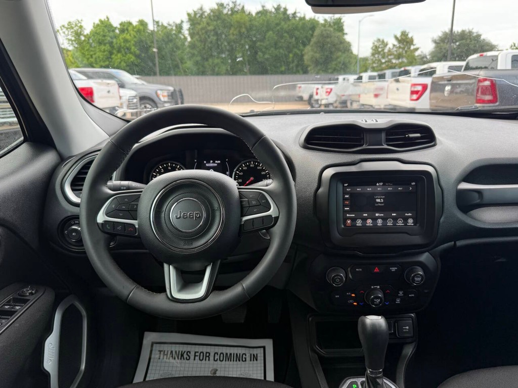 Jeep Renegade Vehicle Full-screen Gallery Image 21