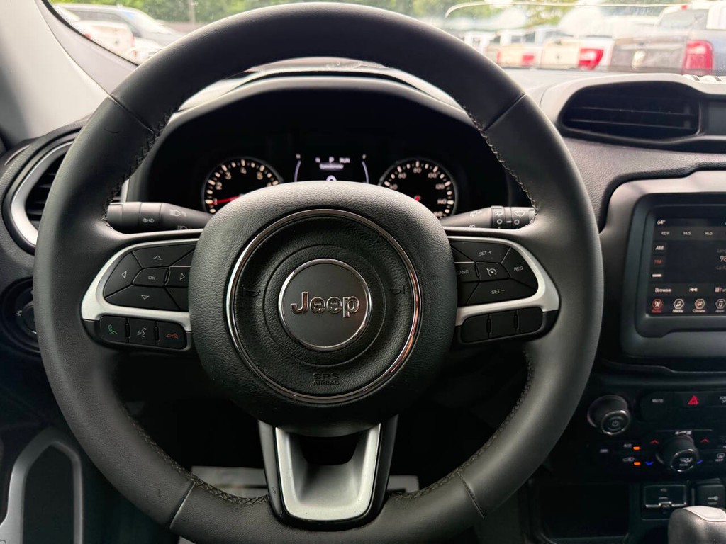 Jeep Renegade Vehicle Full-screen Gallery Image 23