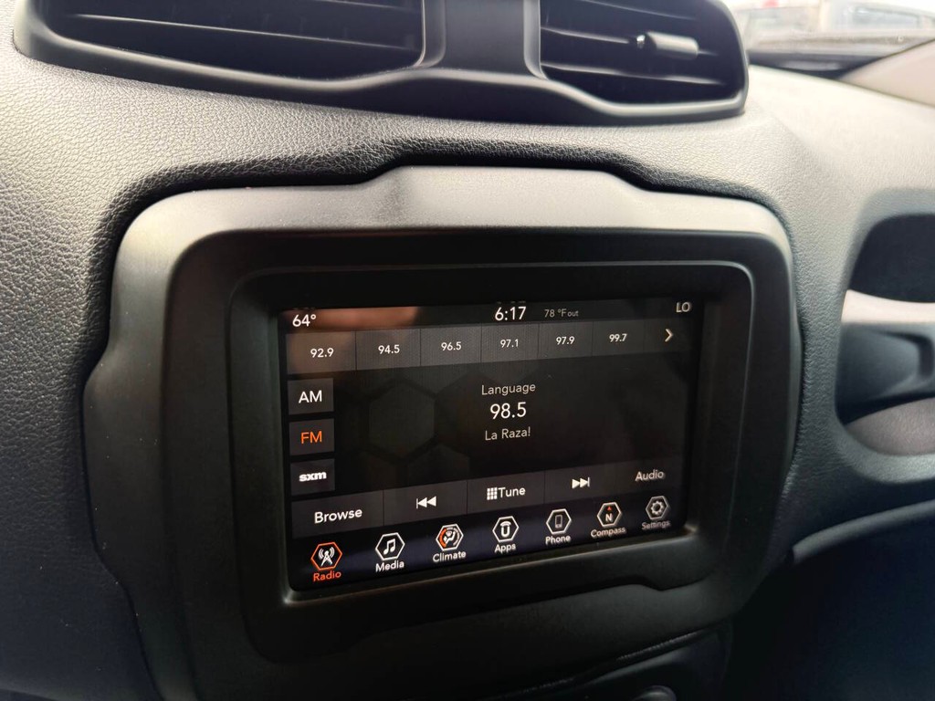 Jeep Renegade Vehicle Full-screen Gallery Image 25