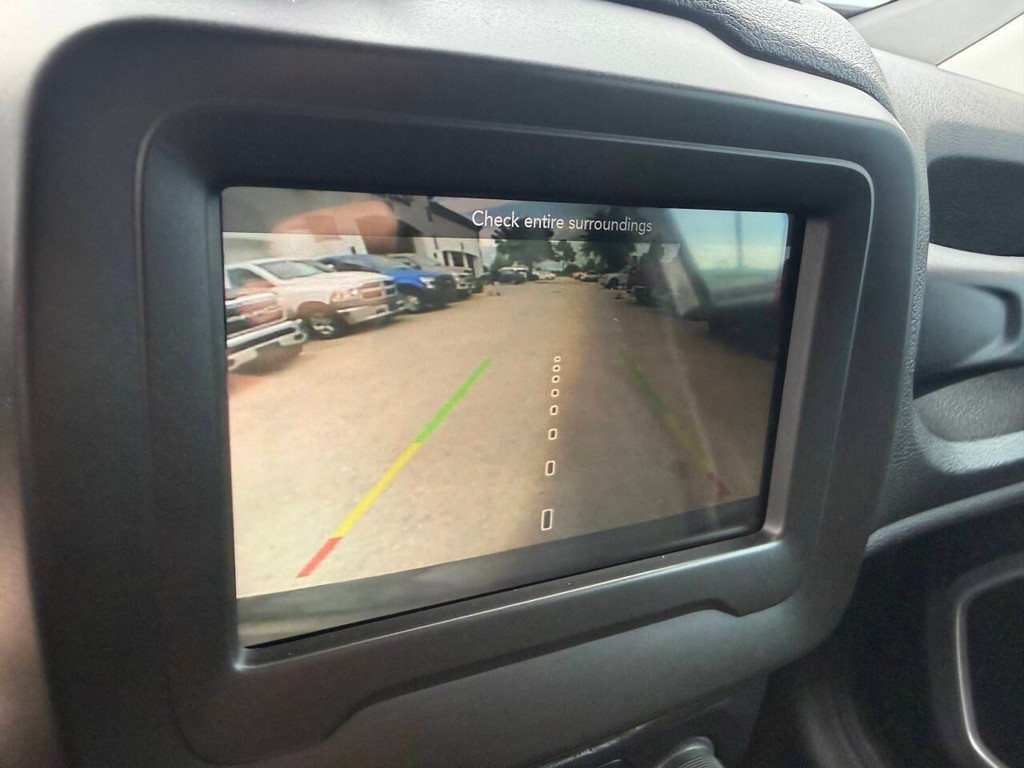Jeep Renegade Vehicle Full-screen Gallery Image 26