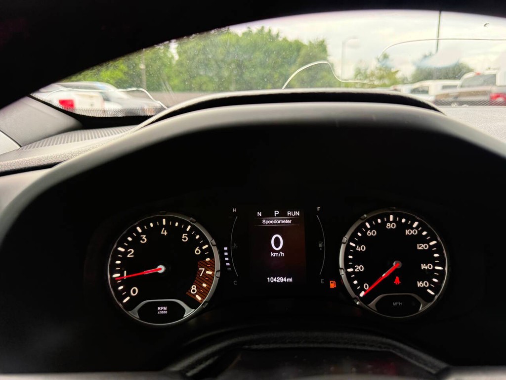 Jeep Renegade Vehicle Full-screen Gallery Image 30