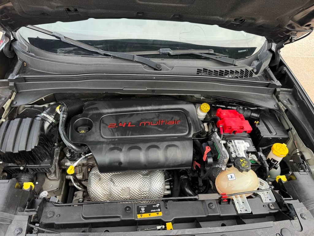 Jeep Renegade Vehicle Full-screen Gallery Image 33