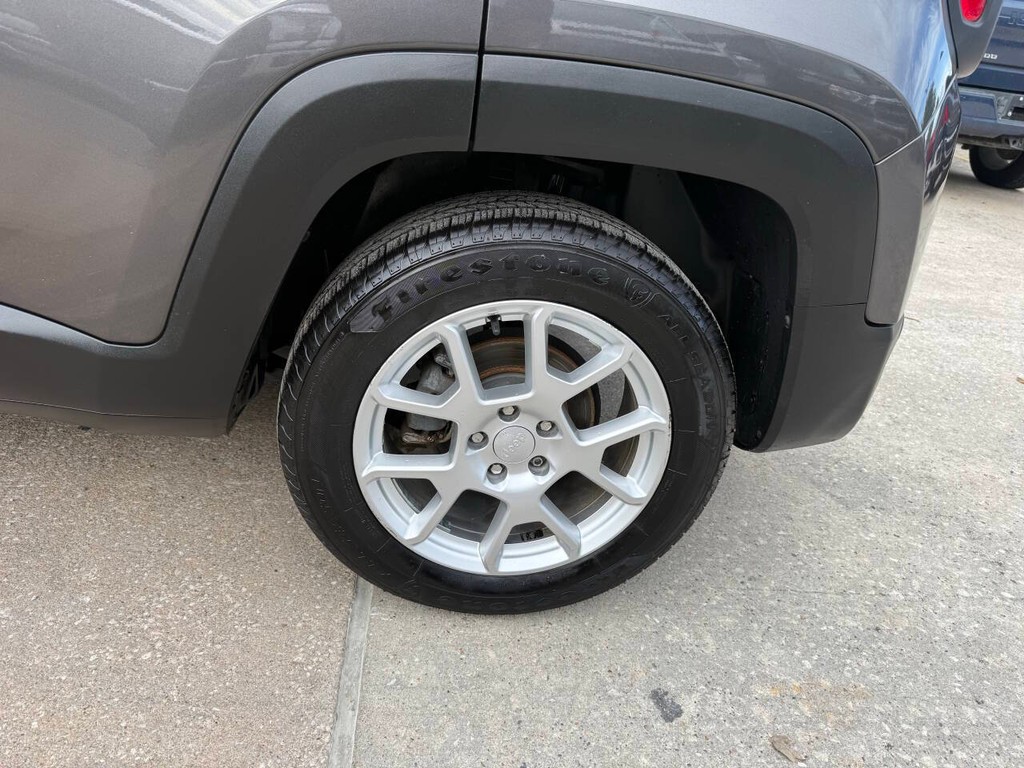Jeep Renegade Vehicle Full-screen Gallery Image 34