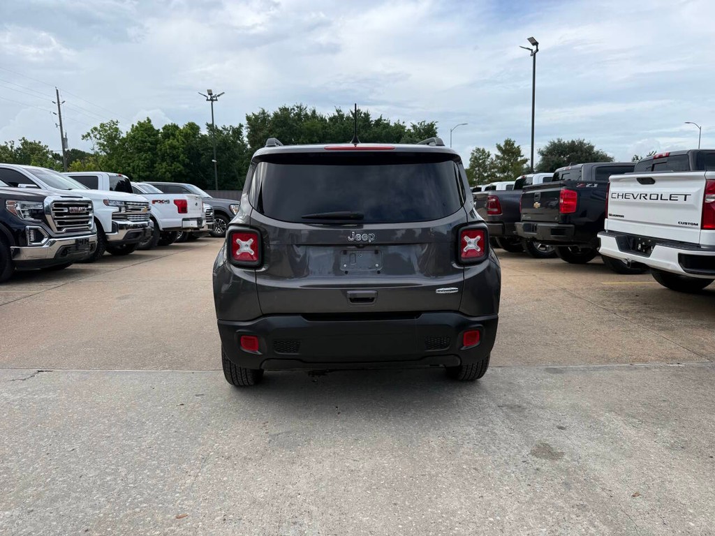 Jeep Renegade Vehicle Full-screen Gallery Image 36