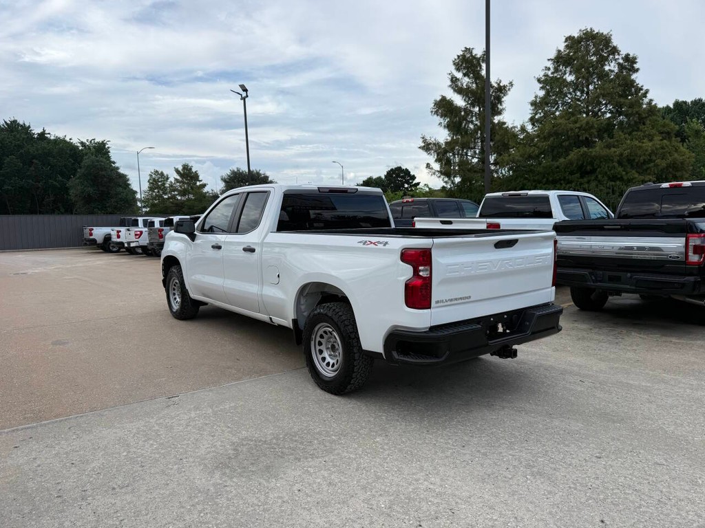 Chevrolet Silverado 1500 Vehicle Full-screen Gallery Image 04