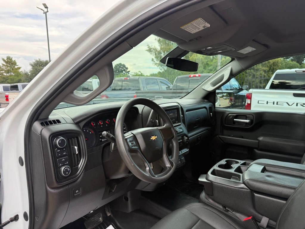 Chevrolet Silverado 1500 Vehicle Full-screen Gallery Image 06
