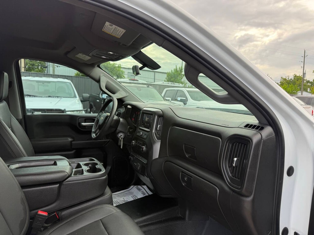 Chevrolet Silverado 1500 Vehicle Full-screen Gallery Image 09