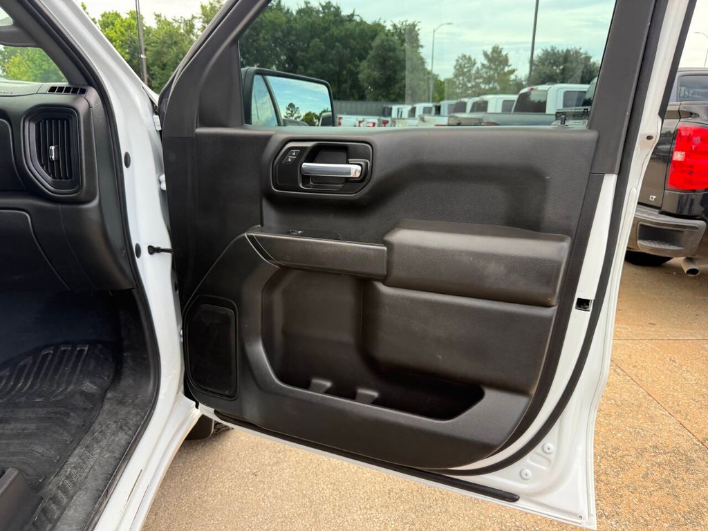 Chevrolet Silverado 1500 Vehicle Full-screen Gallery Image 11