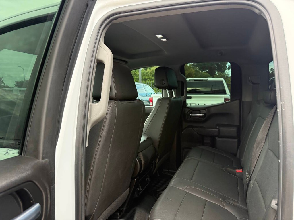 Chevrolet Silverado 1500 Vehicle Full-screen Gallery Image 12
