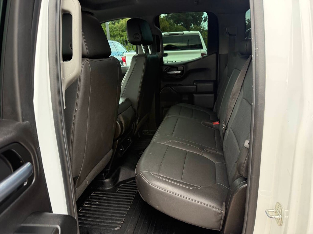 Chevrolet Silverado 1500 Vehicle Full-screen Gallery Image 13