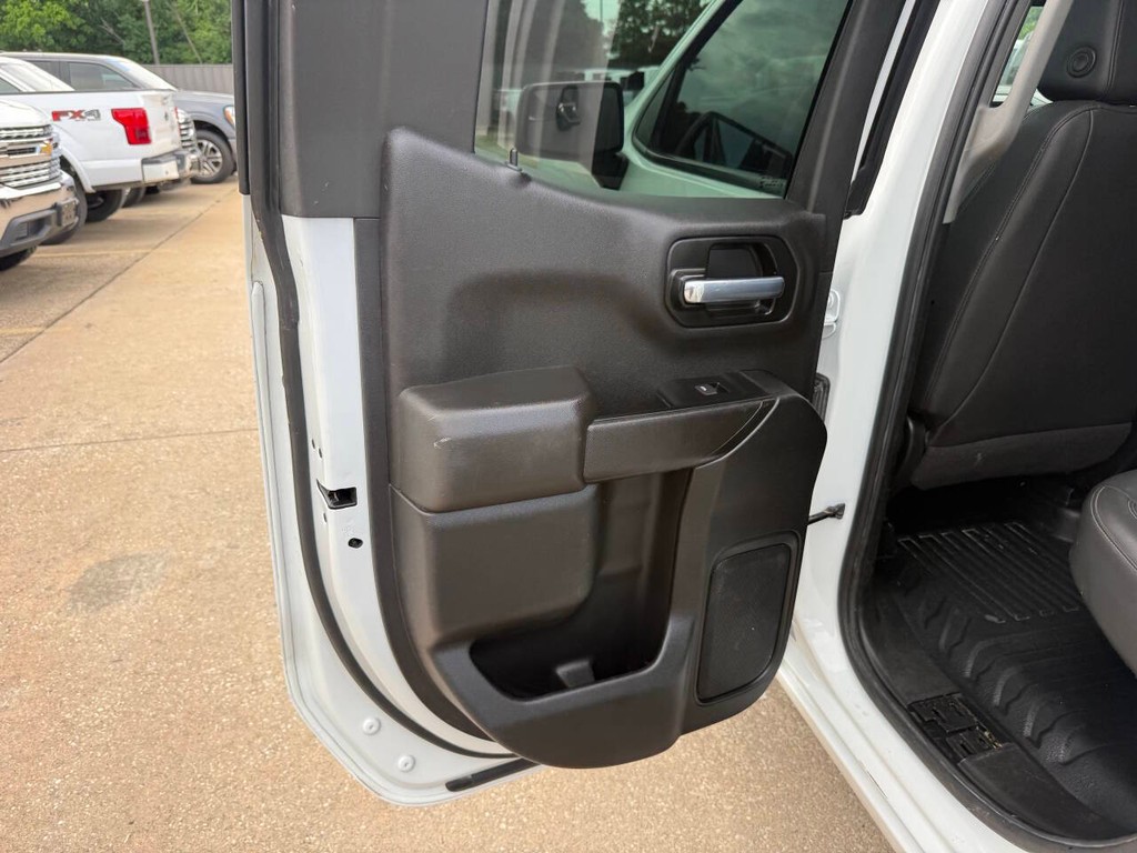 Chevrolet Silverado 1500 Vehicle Full-screen Gallery Image 14